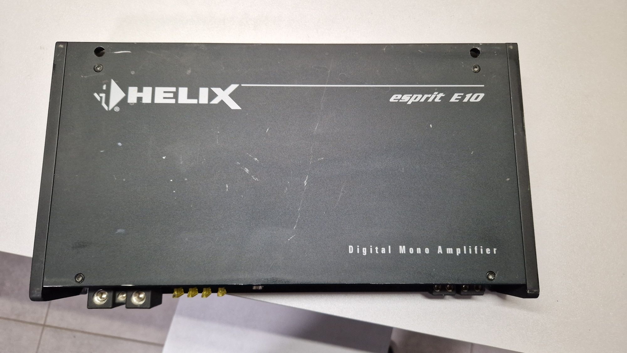 Продам усилитель Helix Esprit E10 400Вт 4Ом (сабвуфер, моно)
