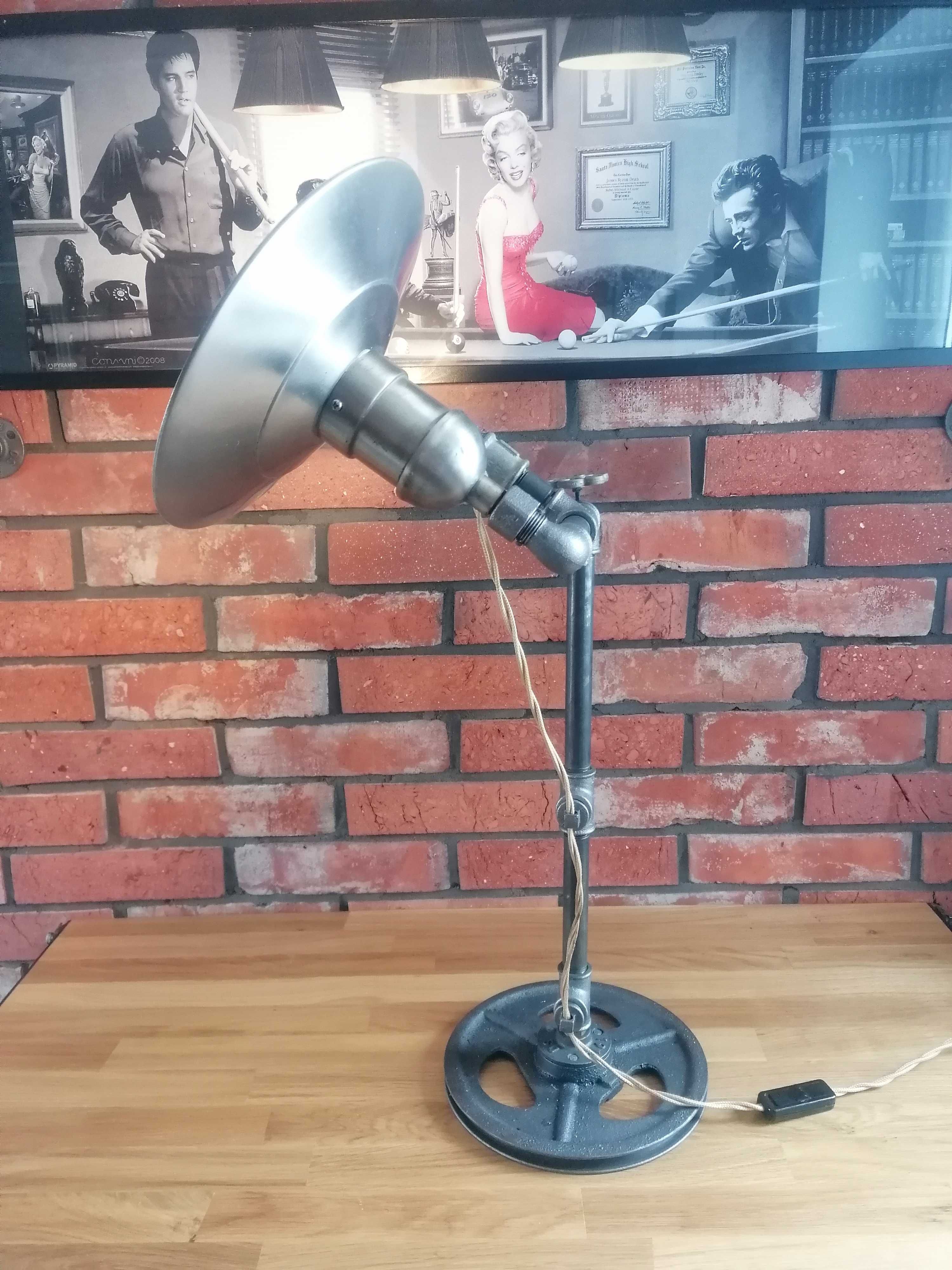 Lampa stołowa z rur hydraulicznych, loft