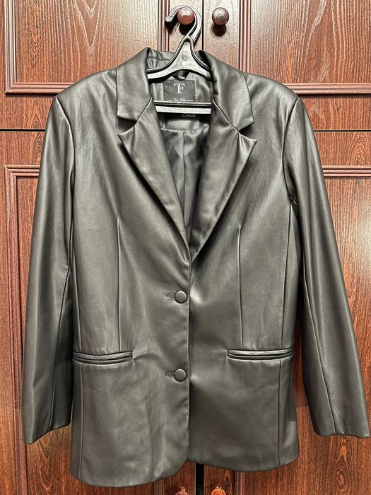 Піджак з екошкіри чорний