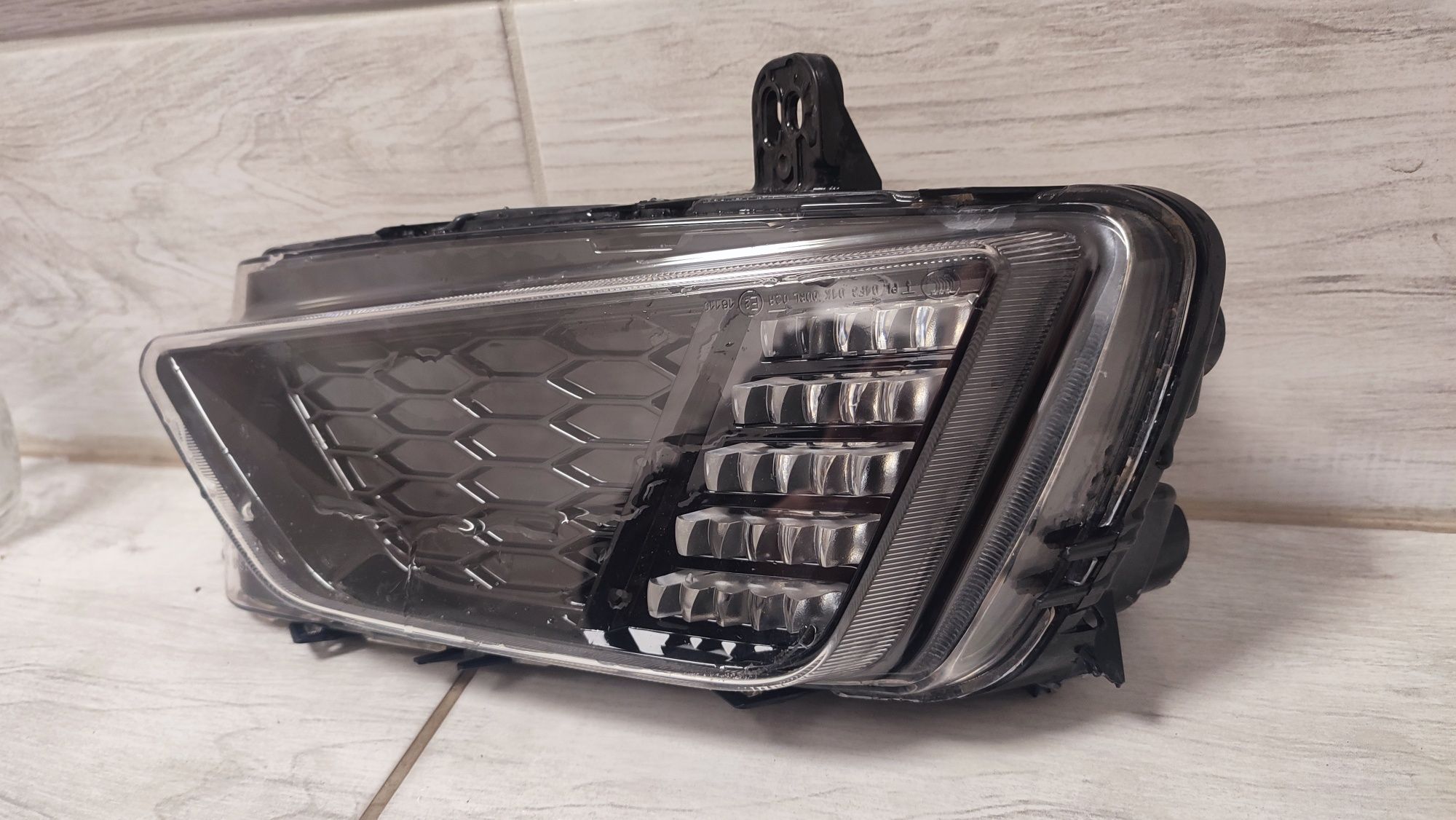Halogen prawy światła do jazdy dziennej VW Polo 2G