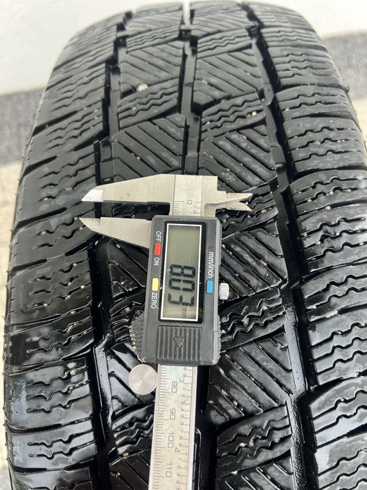 Opony zimowe 215 x 65 x 16C 109/107R