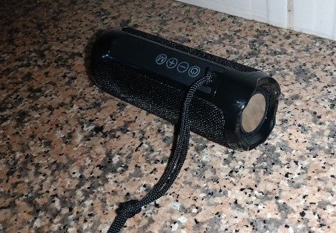 Coluna de som Bluetooth com rádio FM, SD card e USB. Nova