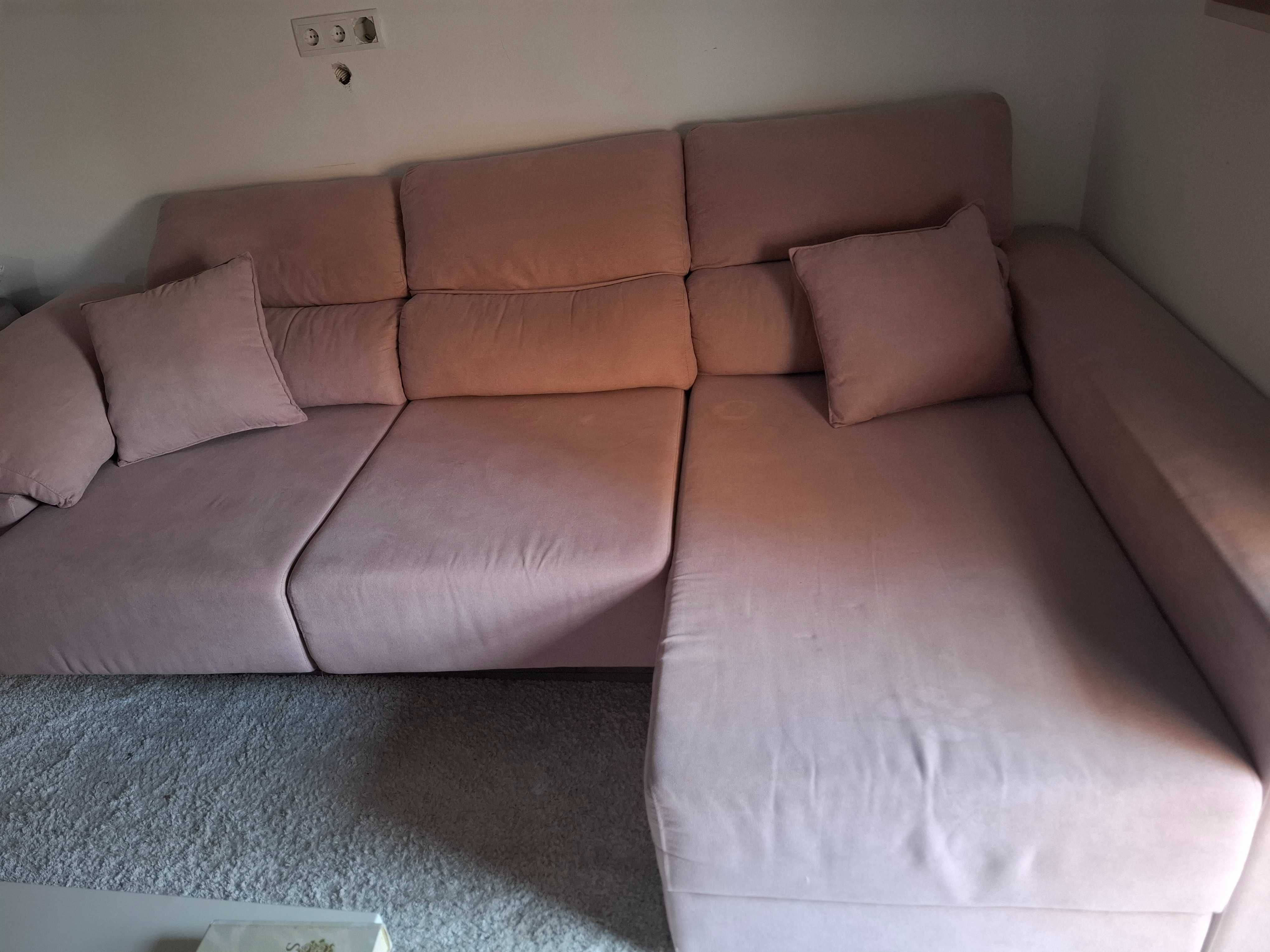 Sofa cor de rosa