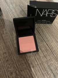 Blush Nars e bálsamo Lanolips