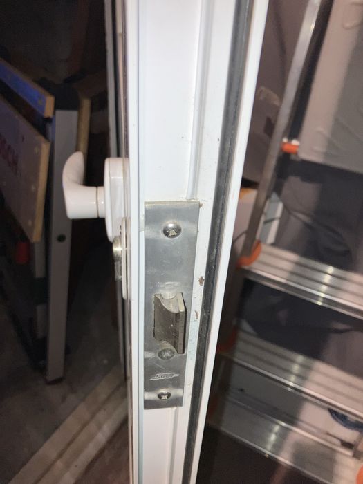 porta exteriore metal com janela