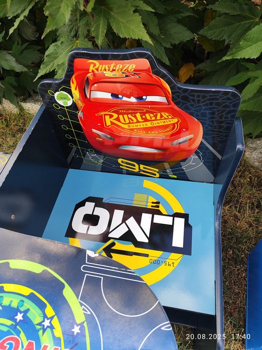 Biurko dla dziecka z szafką