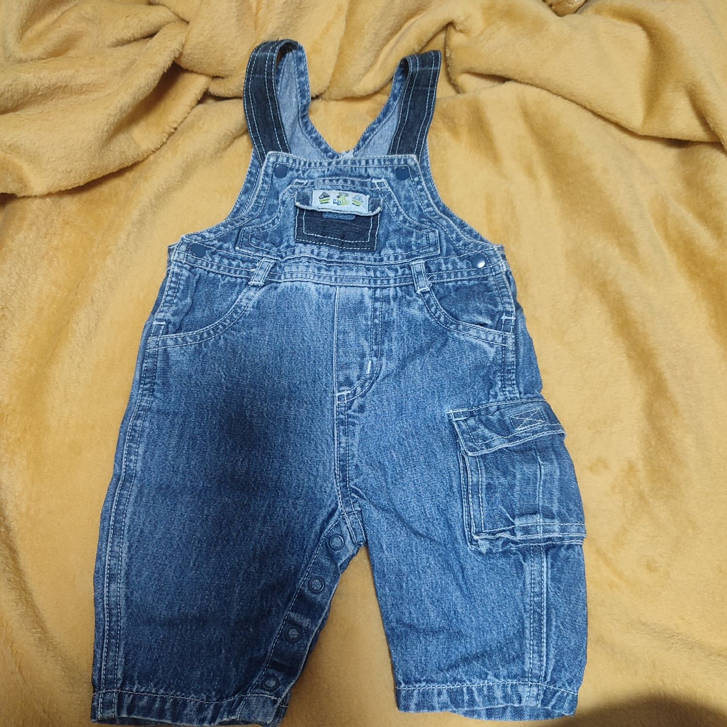 Roupa de bebe em muito bom estado.