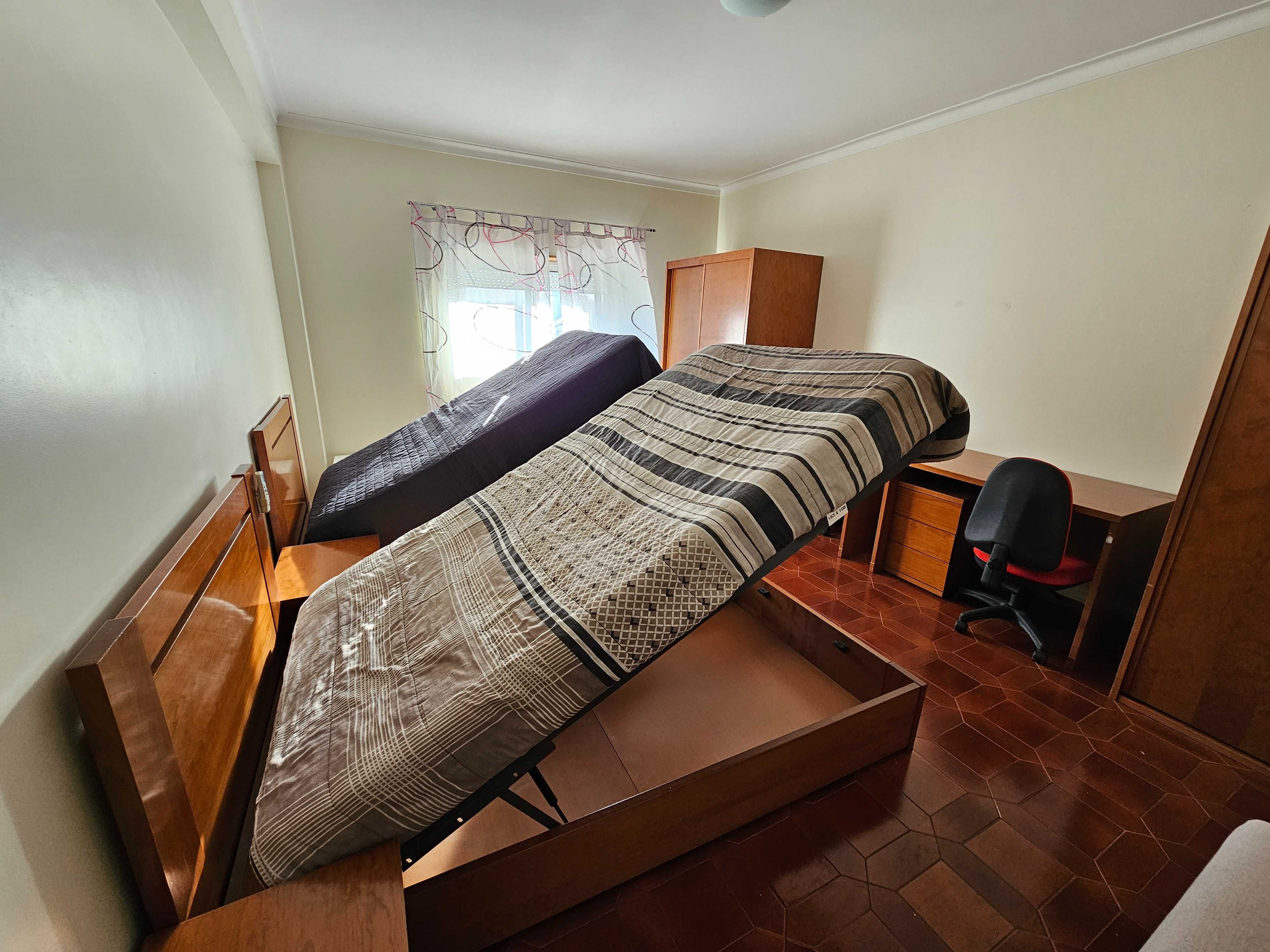 Quarto Duplo p/ 1 ou 2 pessoas (tudo incl.c/ AC) - Vale Flores (21 m2)