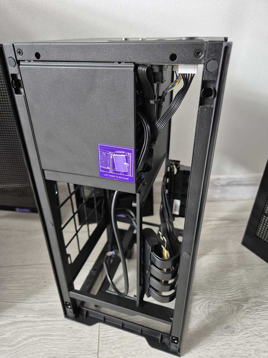 mini-ITX корпус NZXT H1 Black з блоком живлення NZXT 650W GOLD +райзер