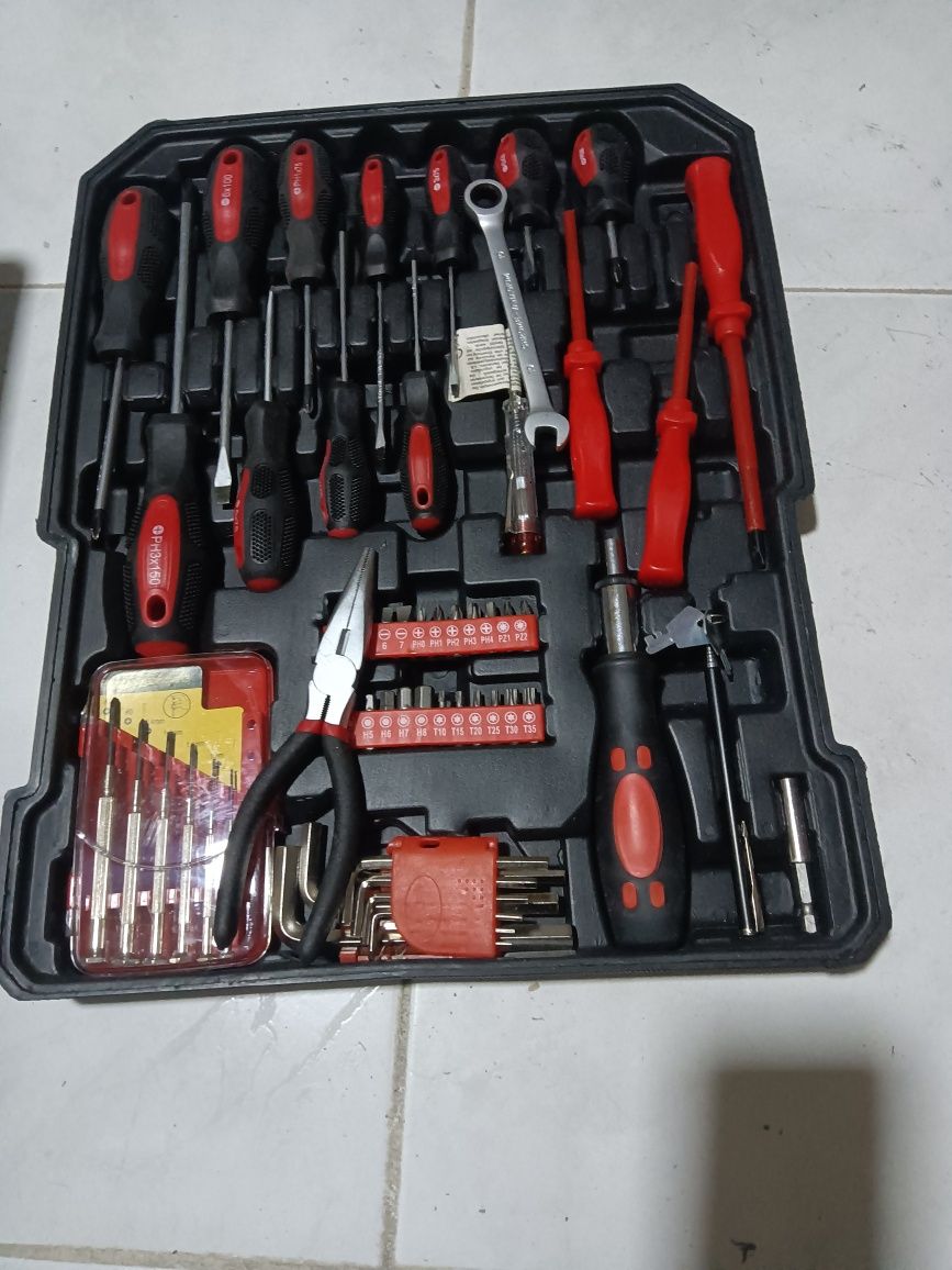 Mala ferramenta com rodas