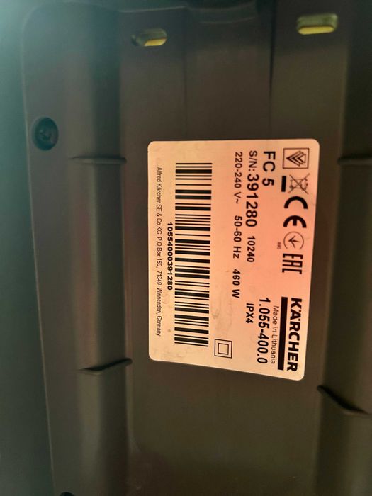 Karcher FC5 do mycia podłogi i odkurzania jednocześnie.