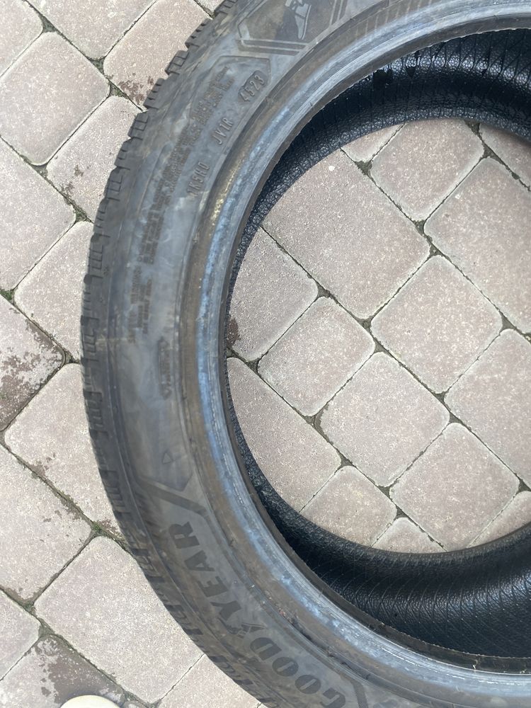 GoodYear ultraGrip performance3 235/45/18 98V