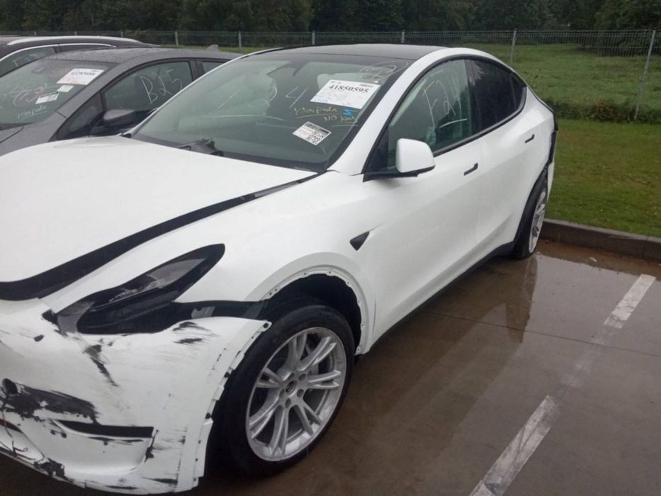 Tesla Model Y Long Range Dual Motor 03/2024