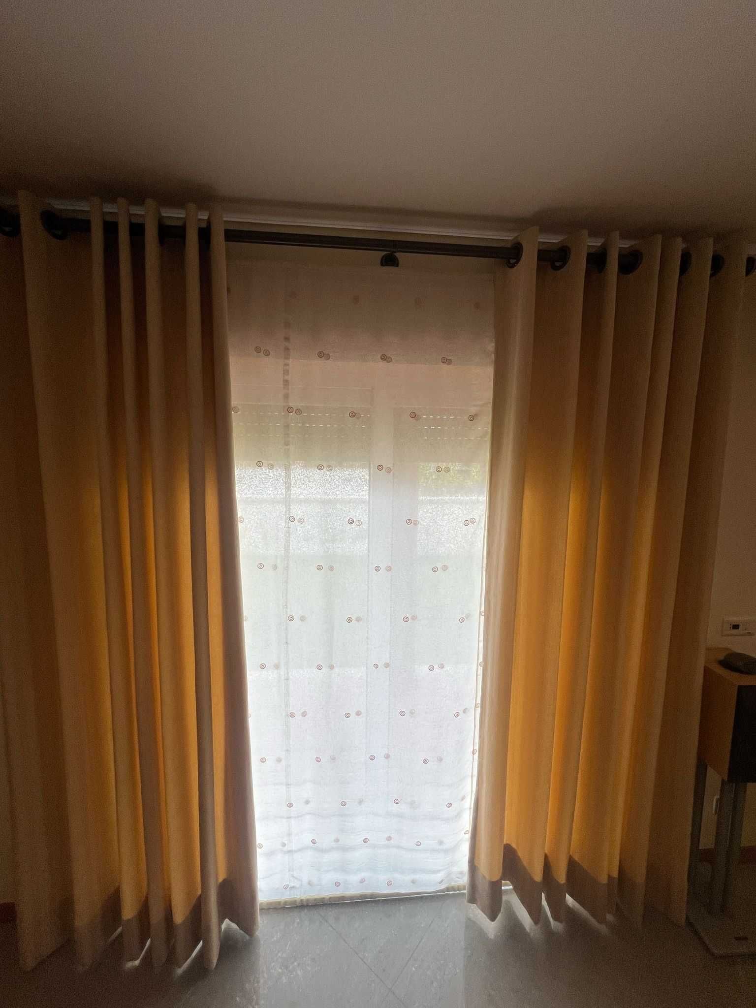 cortinas completas para duas janelas com 1,46 e 1,96 metros de largura