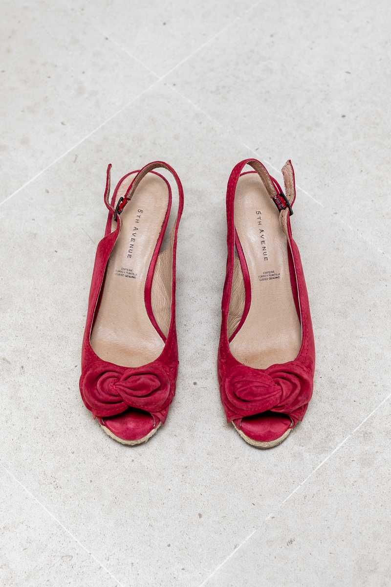 Sapatos vermelho escuro, com cunha, tamanho 38, marca:  5th Avenue