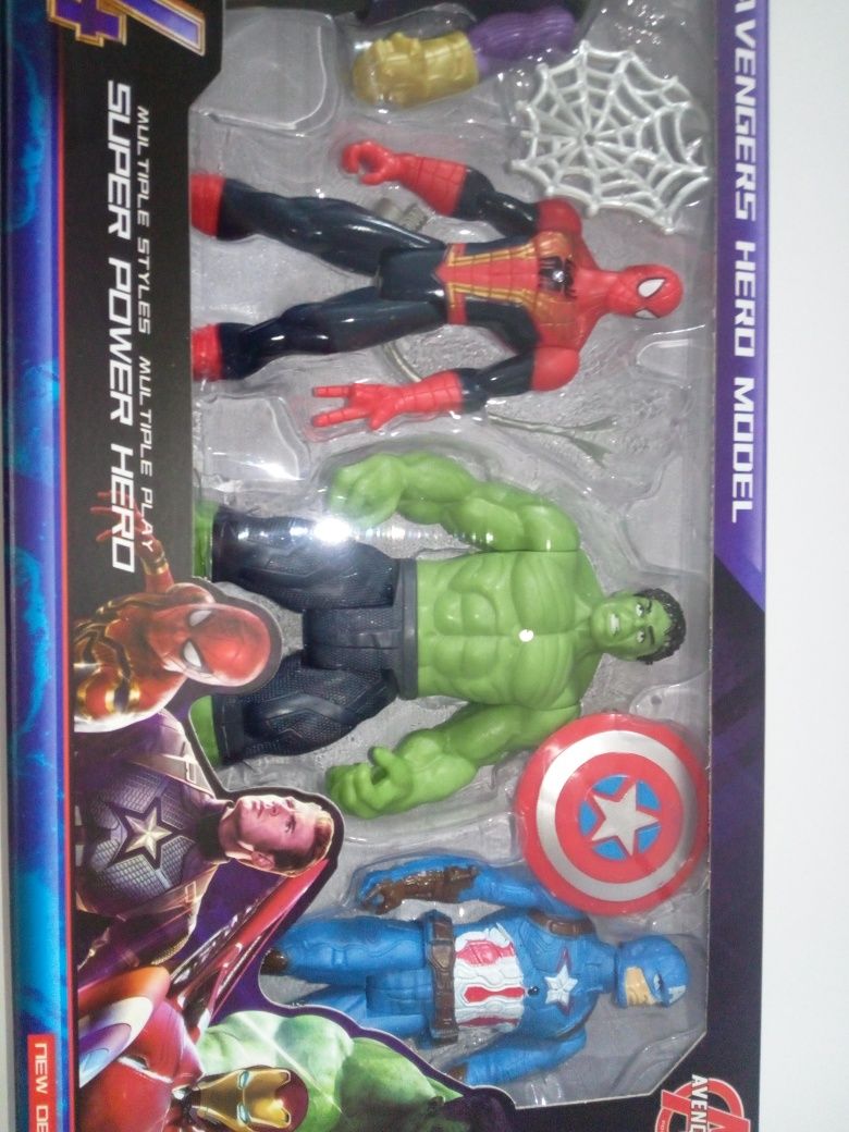 5 FIGUREK AVENGERS Thanos Spiderman Iron Man Hulk