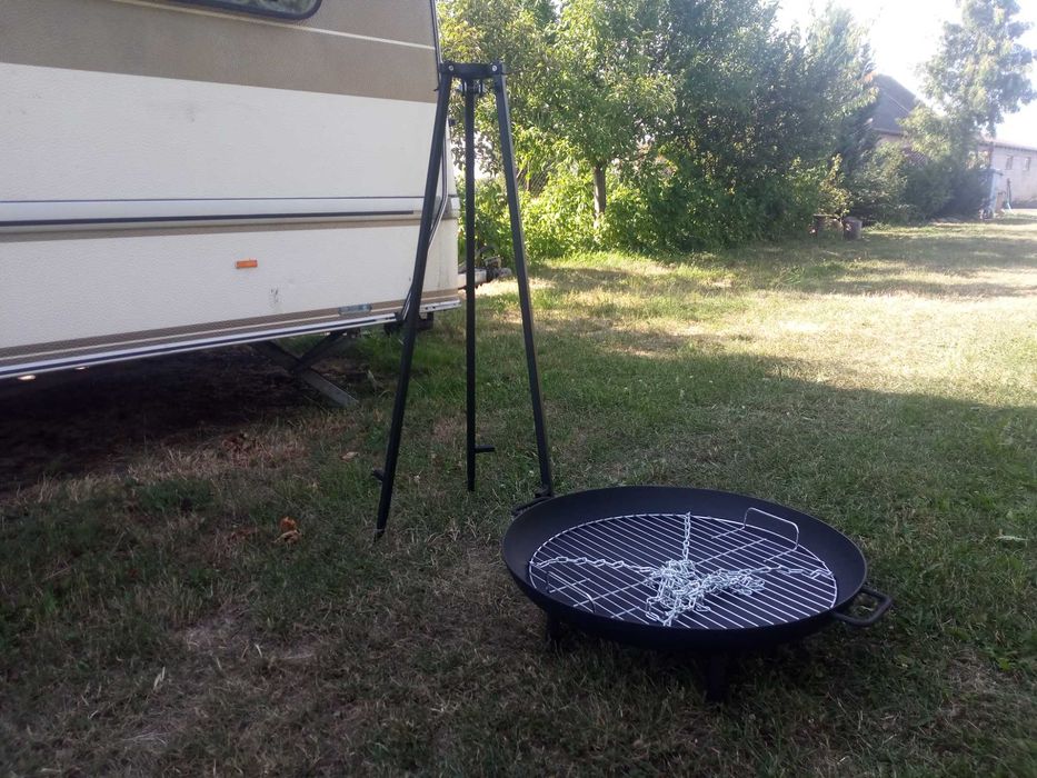 Grill ogrodowy podwieszany