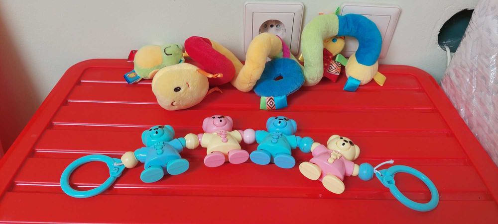 Іграшка спіралька на коляску м'яка