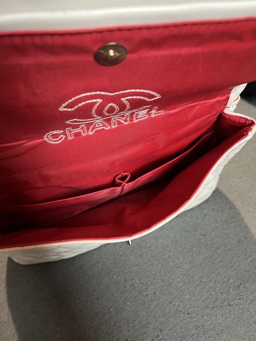 Torebka biała na ramię pikowana złote łańcuchy