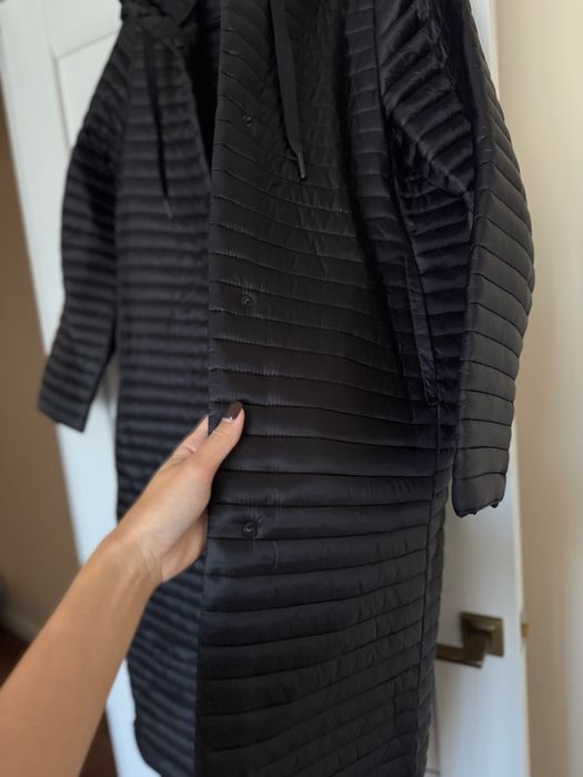 Стьобане чорне пальто