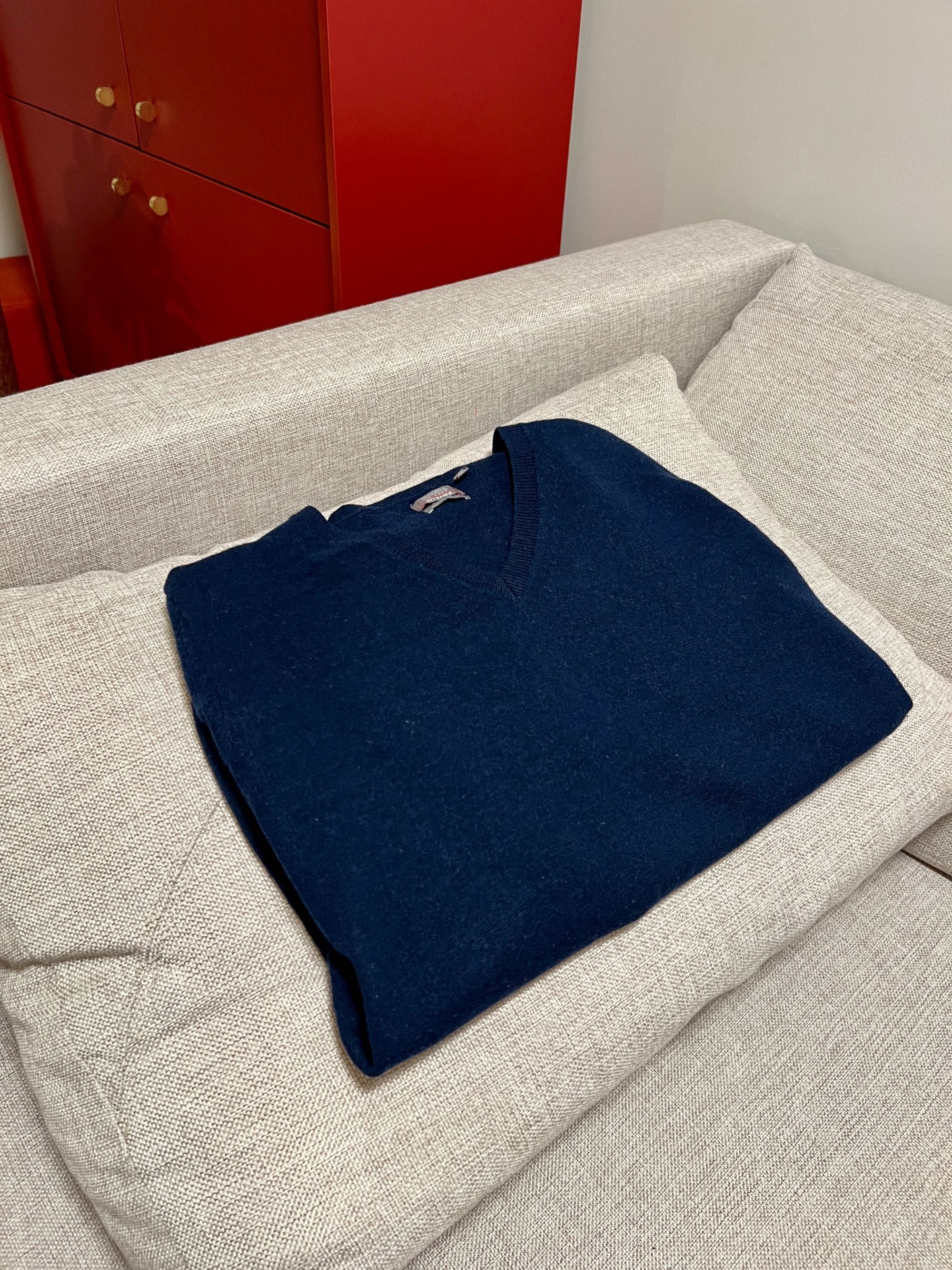 Granatowy ciepły sweter męski marki Jeff Banks