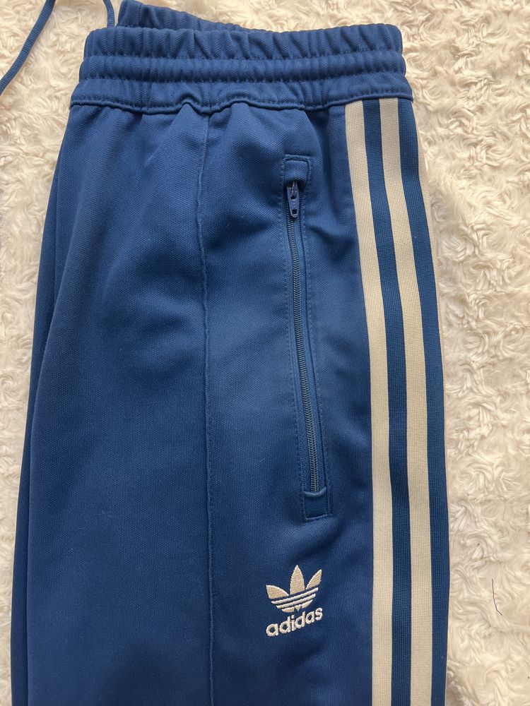 Укороченные штаны от Adidas Originals