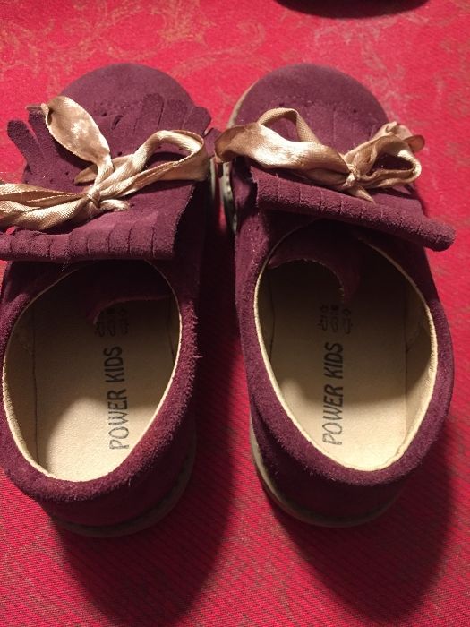 Sapatos tamanho 28.