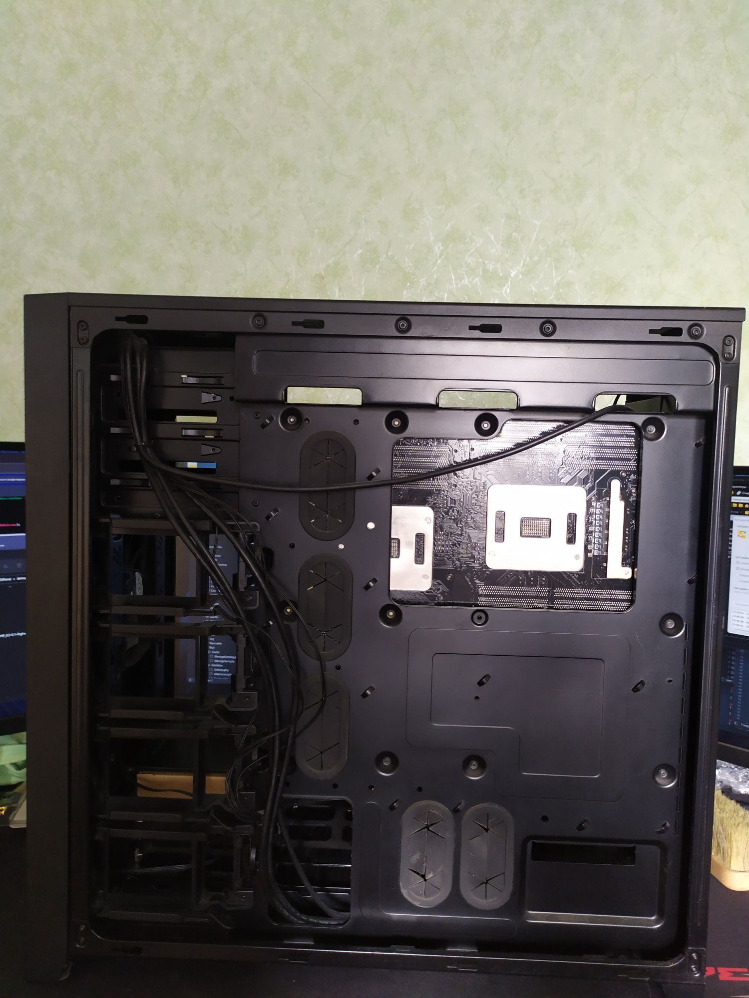 Asus z10pe-d16 ws, Corsair obsidian 750d, xeon e5 2660 v3, Cougar 120