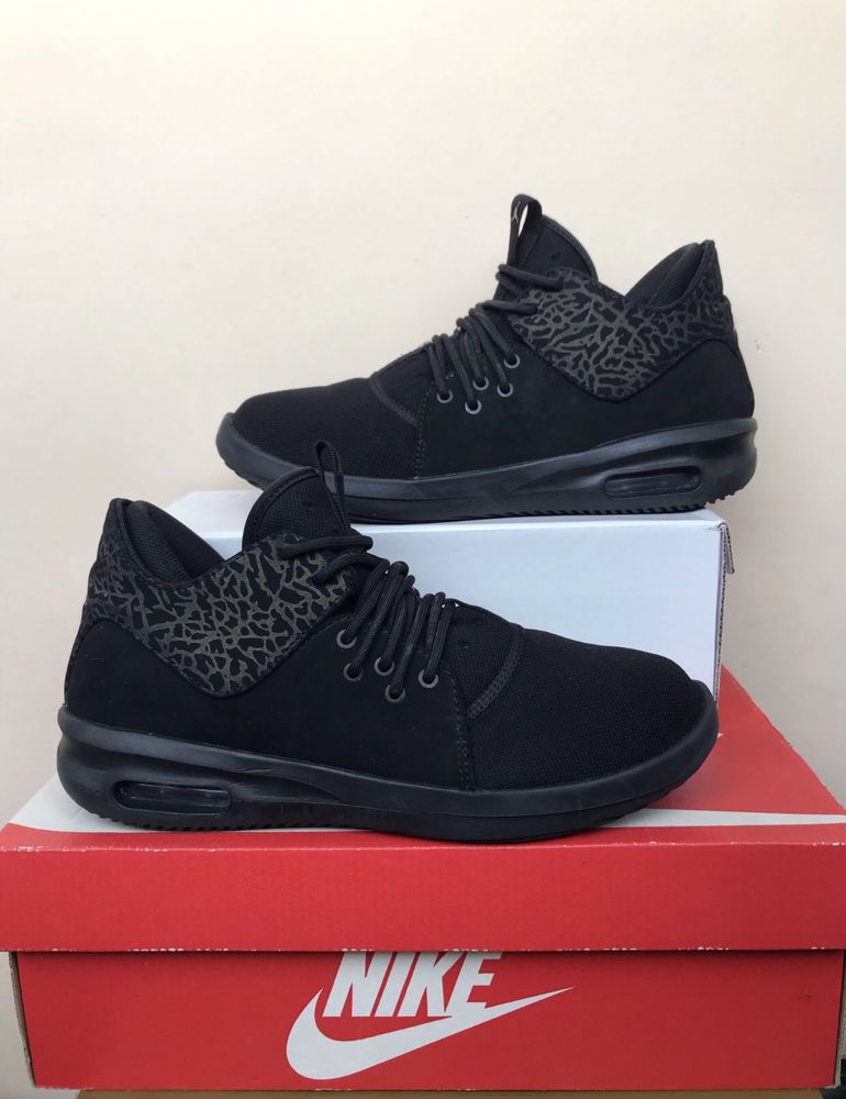 Кроссовки  баскетбольные nike jordan air first class blk metallic gold