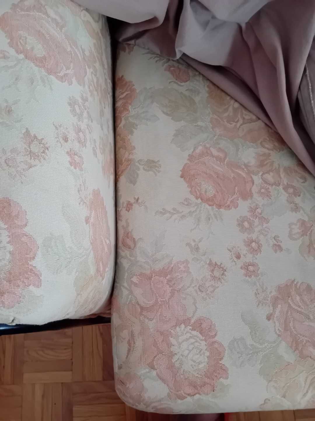 Sofá cama e poltronas