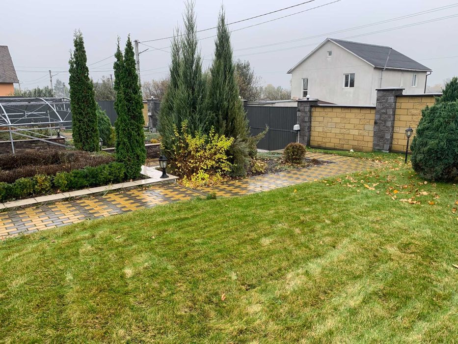 Озеленення і благоустрій территорії.