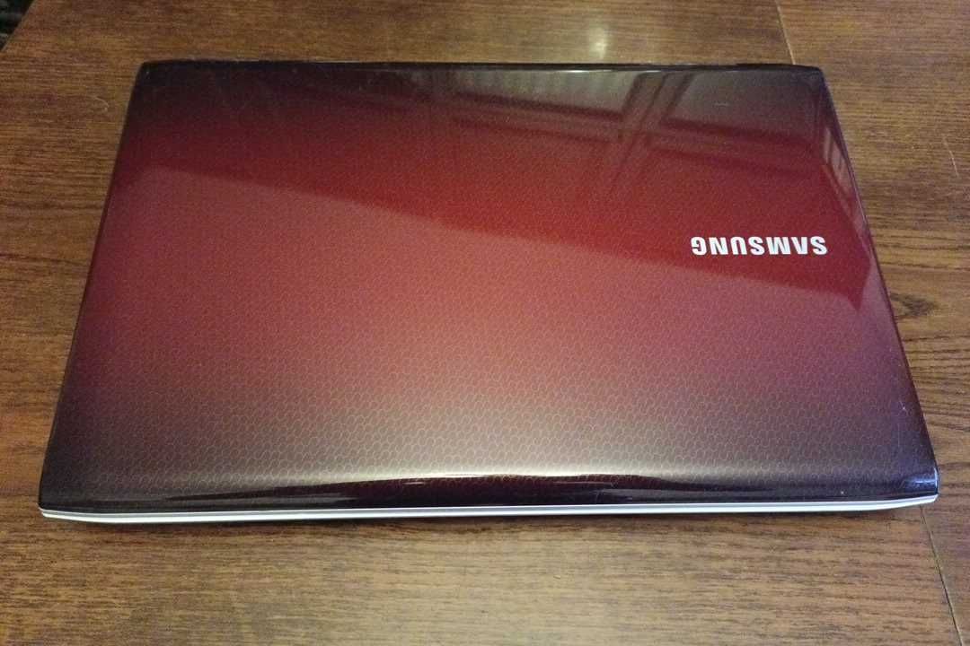 Ноутбук Samsung NP-R730-JB04 17.3"