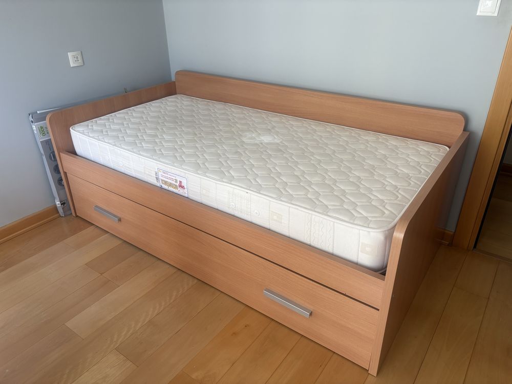 Cama de solteiro com gavetão e 2 colchoes