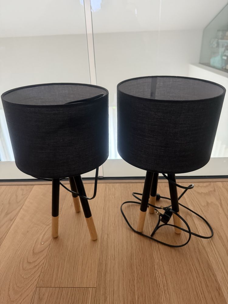 Candeeiro de mesa de cabeceira pretos semi novos