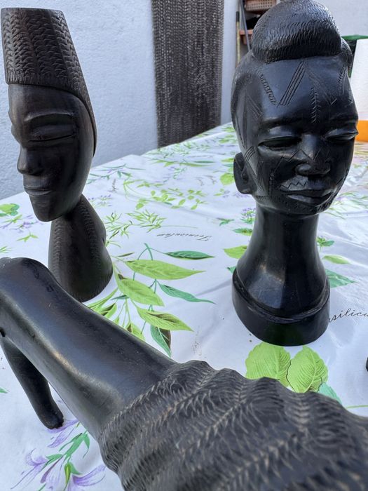 Estatuas africanas em madeira