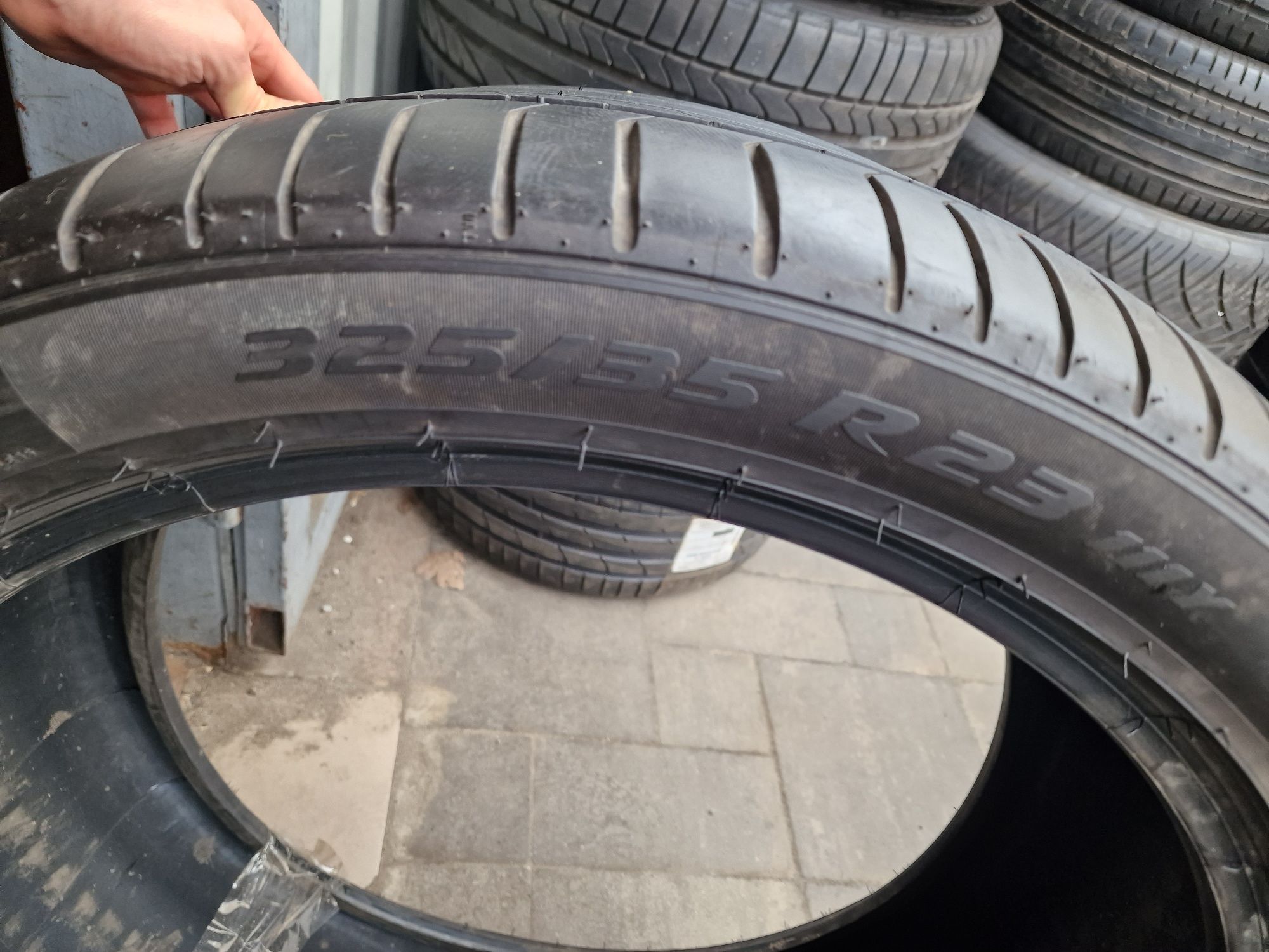 Пара летних шин 325/35 R23 Pirelli Pzero