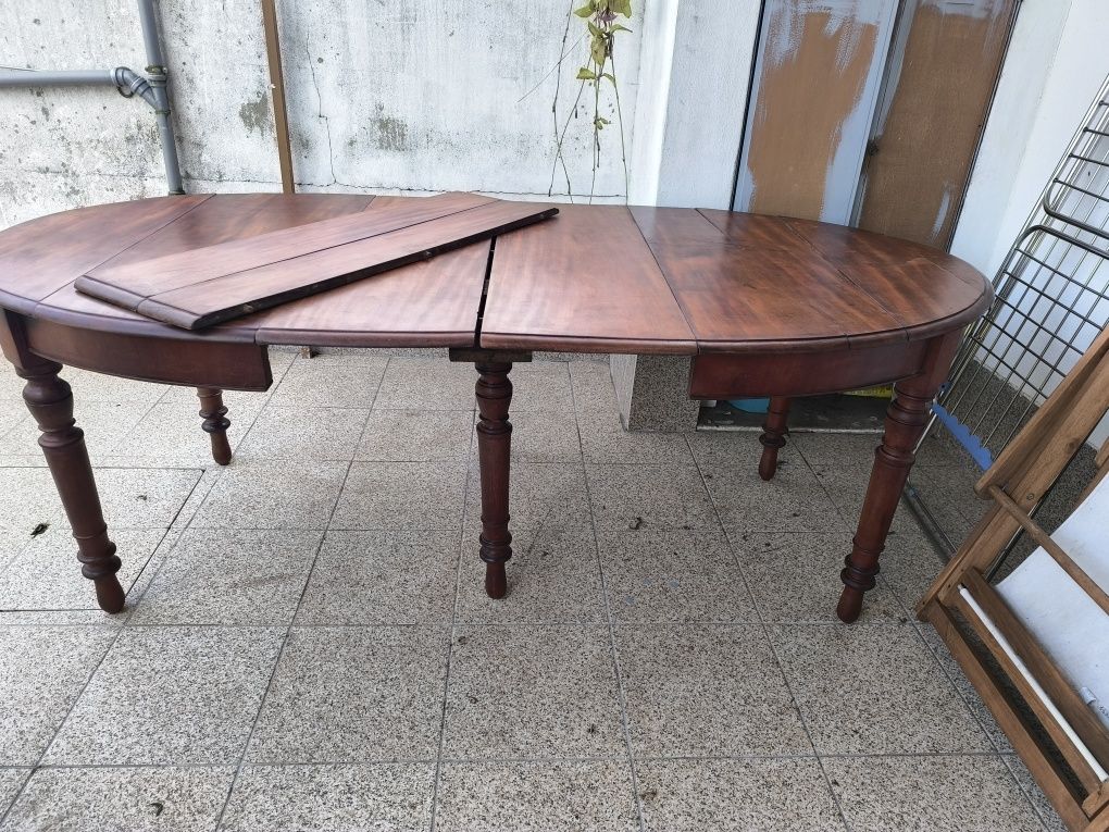 Mesa antiga extensível