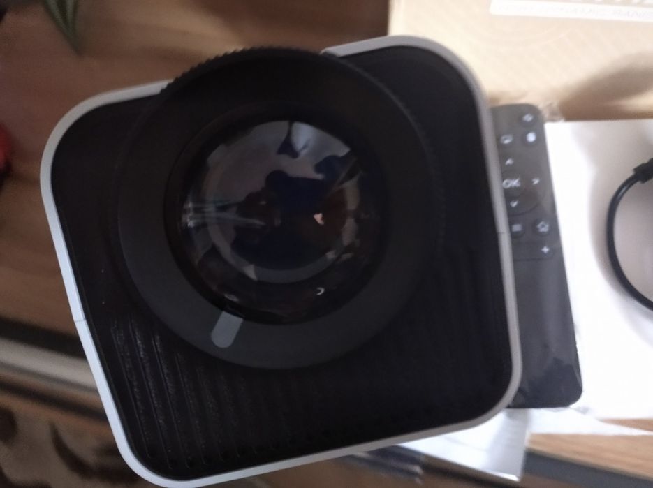 Портативний проектор для дому 4К, WiFi та Bluetooth + пульт, HY300