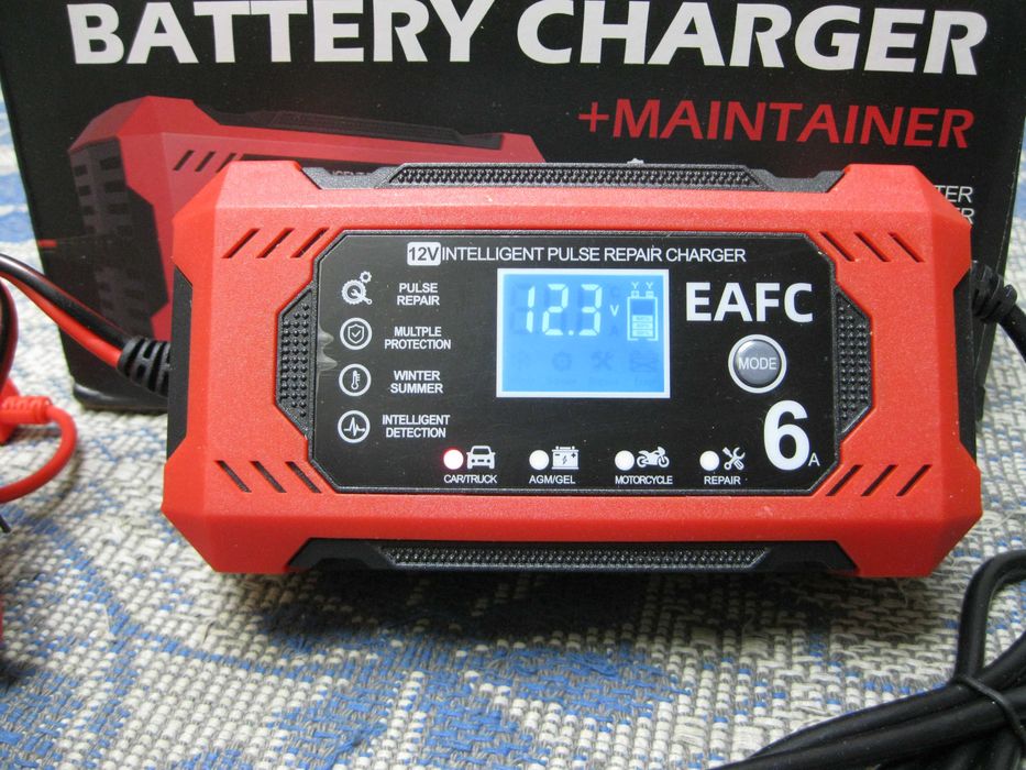 Універсальний  зарядний пристрій для акумуляторів 12V.