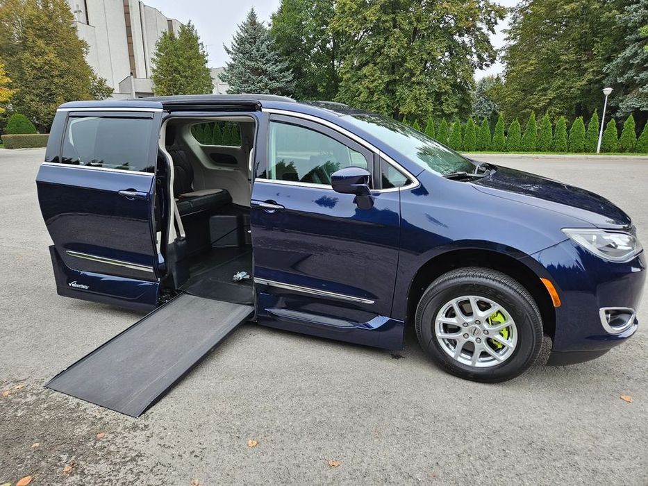 Chrysler Pacifica Chrysler Pacifica 2017 do przewozu osoby niepełnosprwnej