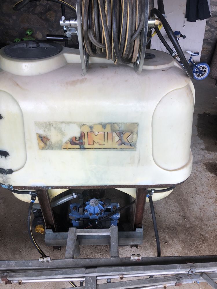 Vendo pulverisador  de 400 litros