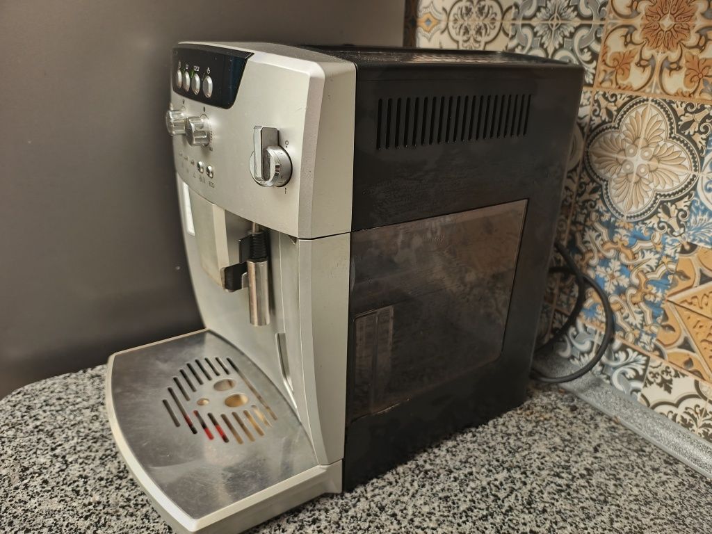 Продам кавомашину DeLonghi ESAM 04.120 S Magnifica