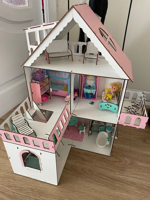 Ляльковий будинок з мебелью