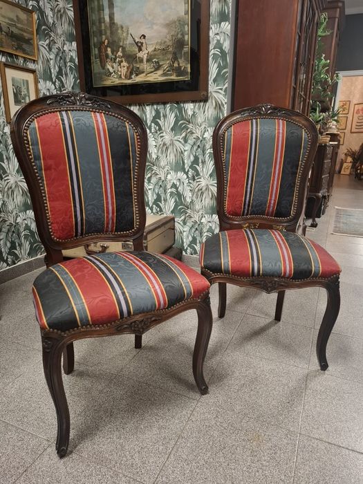 Par de Cadeiras Estilo Luís XV. Oferecemos a entrega na zona de Lisboa