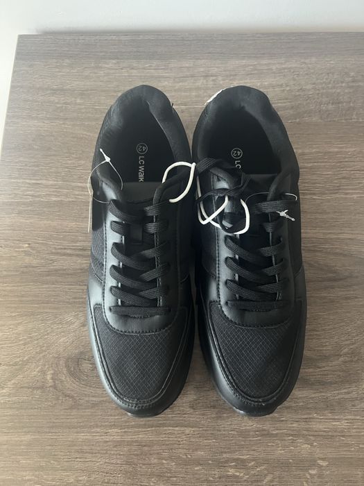 Чорні класичні кросівки