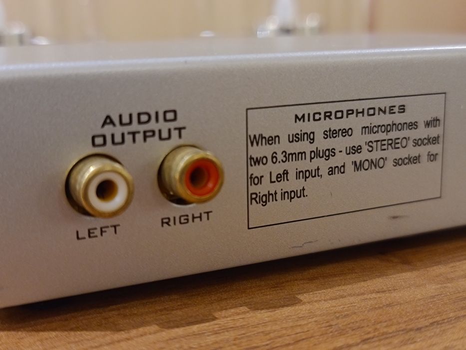 Pré amplificador de phono / microfone novo