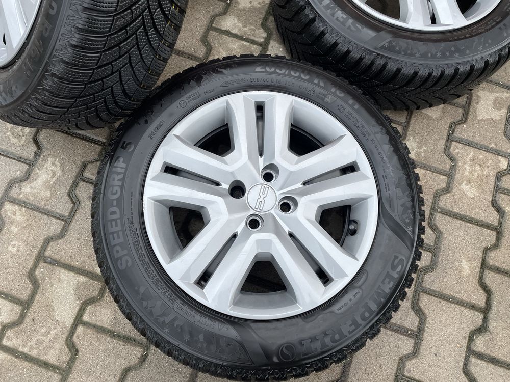 Kola zimowe dacia sandero jogger 16 calu 4x100 opony 205/60/16 semperi