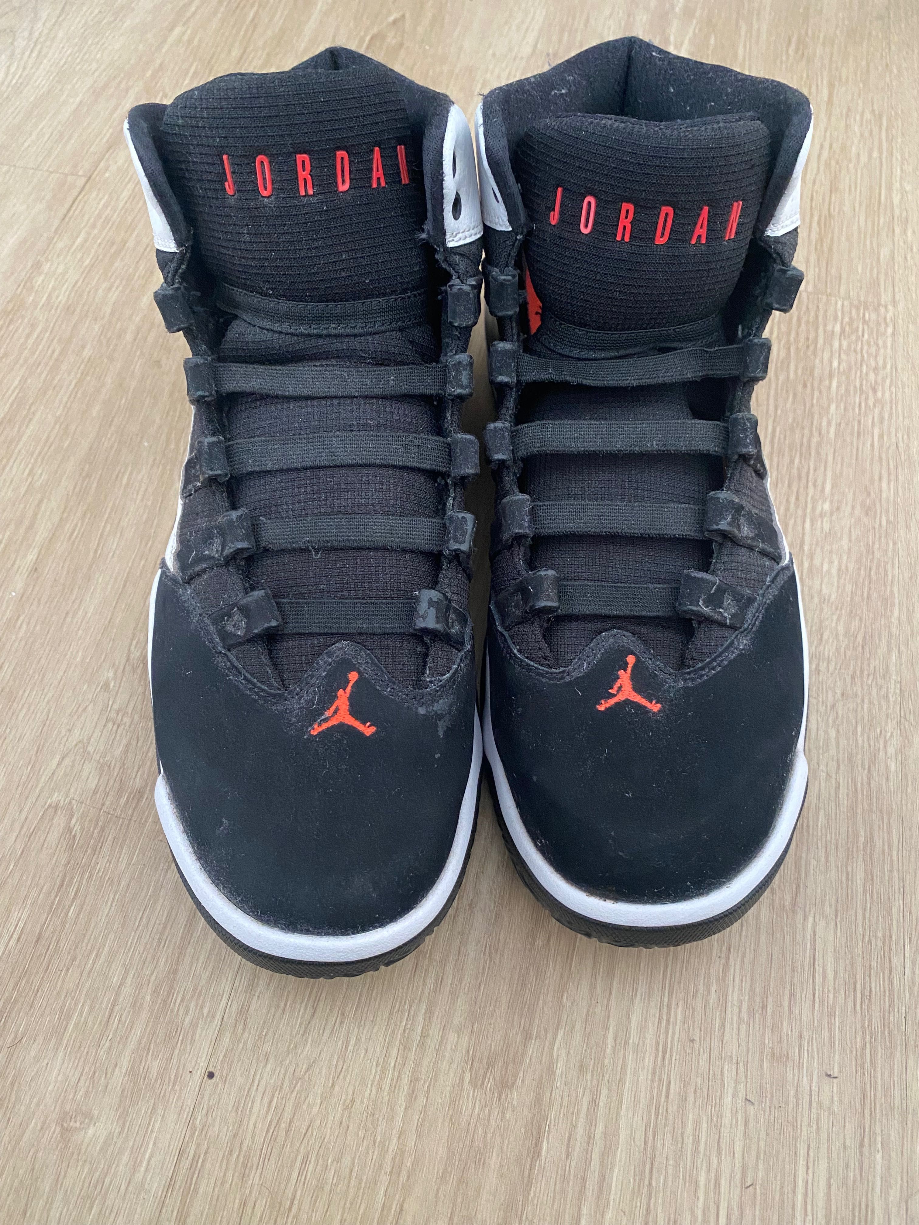 Sapato Jordan max aura