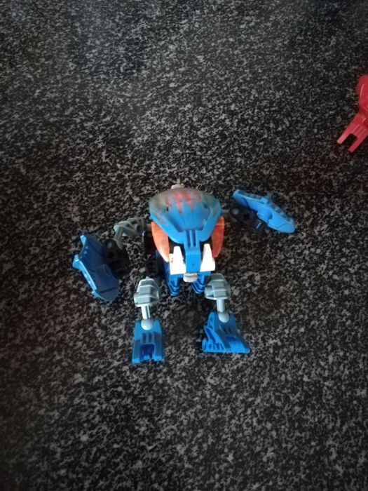 Lego Bionicle a 6€ cada um