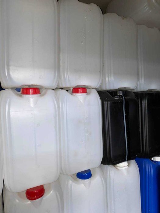 Пластикові каністри на 20л тара канистры